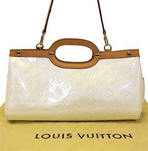 louis vuitton cream shoulder bag|louis vuitton chain shoulder handbags.